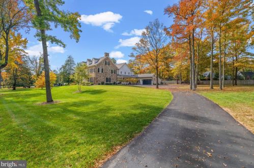 8104 Boulevard Dr, Alexandria, VA 22308-1311