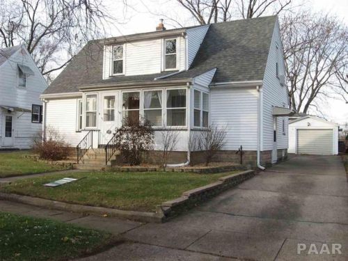 1103 9th St, Pekin, IL 61554-2855