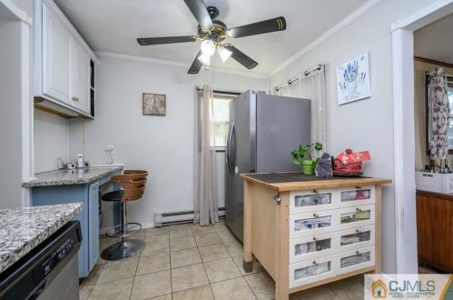 126 Park Ave, Iselin NJ 08830-2303 exterior