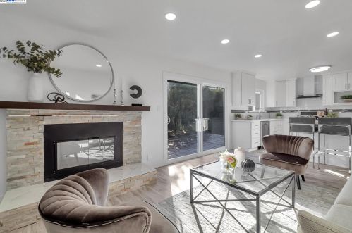 2850 Madeira Way, Concord CA  94523-2023 exterior