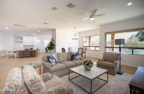 22037 55th St, Phoenix AZ  85054-7151 exterior