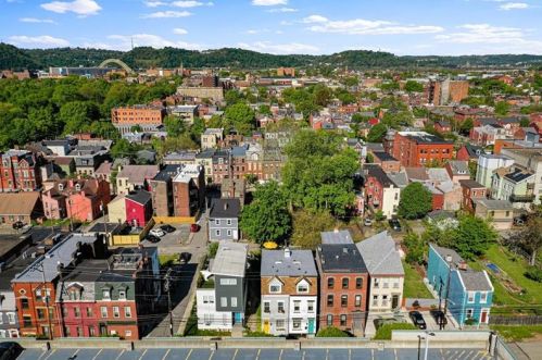 1217 Reddour St, Pittsburgh PA 15212-4613 exterior