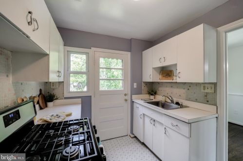 6928 Westhampton Dr, Alexandria VA 22307-1528 exterior