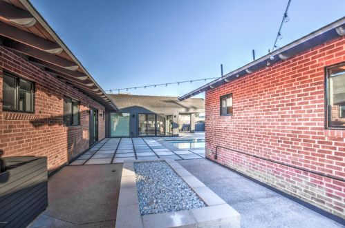 1201 Edgemont Ave, Phoenix AZ 85035-1809 exterior