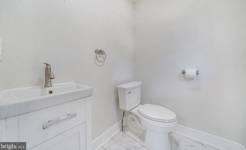 220 Ardmore Ave, Ardmore PA 19003-1201 exterior