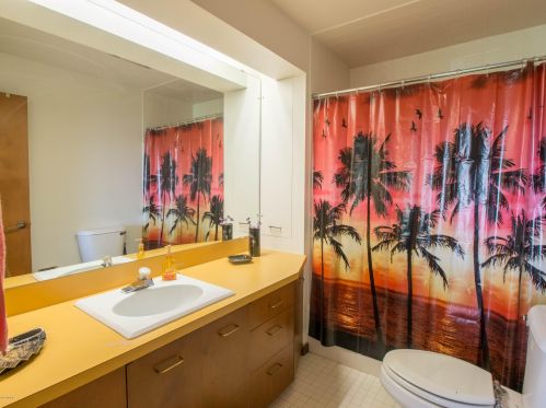 300 Cir Dr, Meskegon MI 49445-2712 exterior