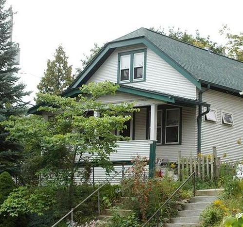 1713 Newport Ave, Milwaukee, WI 53211-2850