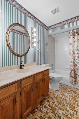 4607 Forest Valley Dr, Saint Louis MO 63128-3431 exterior