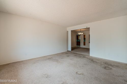 9151 Deer Trl Cir, Tucson AZ 85710-8034 exterior