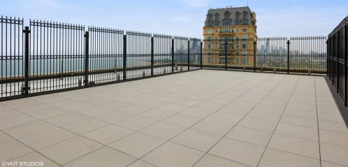 2626 Lakeview Ave, Chicago IL  60614-1809 exterior