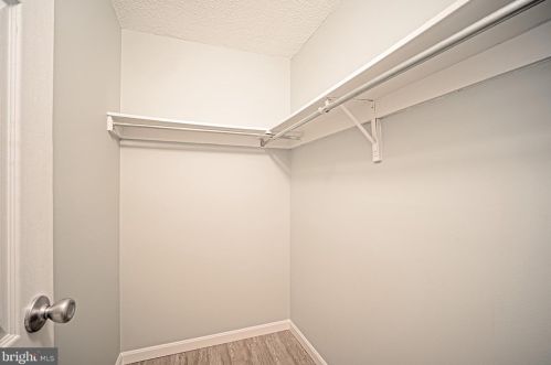 6800 Fleetwood Rd, Mc Lean VA 22101-3604 exterior