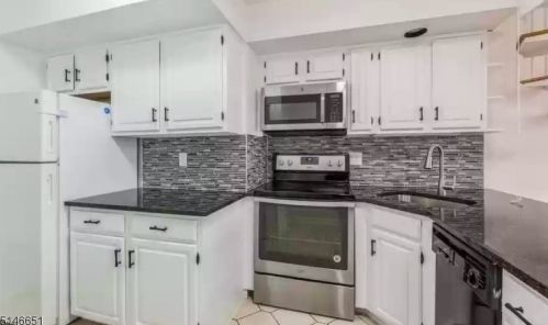 222 St, Union City NJ 07087-5106 exterior