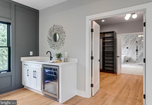 1520 Brookhaven Dr, Mc Lean VA  22101-4127 exterior