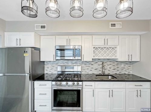 161 St, Union City NJ 07087-5439 exterior