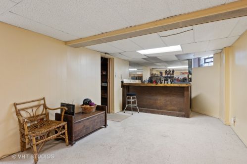 2206 Kenmore Ave, Chicago IL 60613-2916 exterior