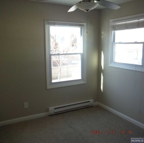 19 Cres Ave, Paterson NJ 07512-2305 exterior