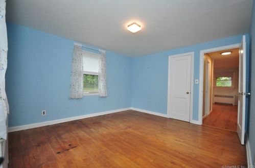 913 Plymouth St, Windsor CT 06095-3713 exterior