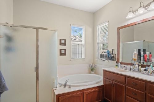 1072 La Paloma St, Turlock CA  95382-0485 exterior