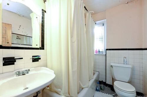 210 Tecumseh Ave, Mount Vernon NY 10553-1933 exterior