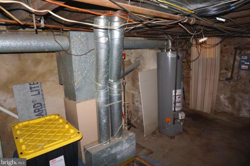 2237 Carpenter St, Philadelphia PA 19146-2418 exterior