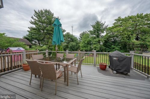 328 Lemonte St, Philadelphia PA 19128-4520 exterior