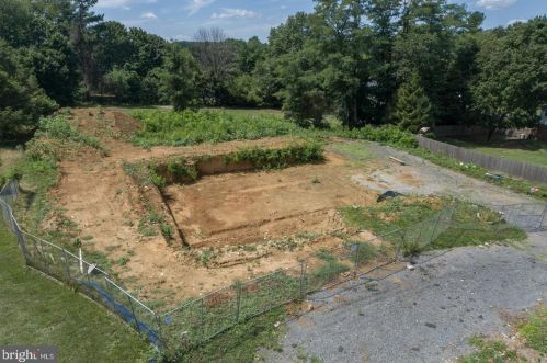 1172 Laurel Ln, Huntingdon Valley PA 19006-3216 exterior