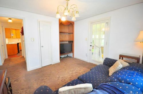 132 Walker St, Manchester CT 06040-4329 exterior