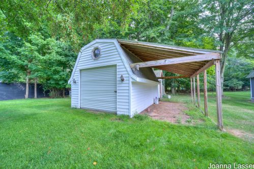 633 Randall Rd, Meskegon MI 49441-4953 exterior