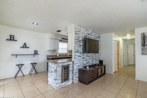 5401 Hunter Blvd, Naples, FL 34116-5565