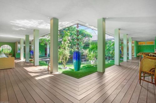 132 St, Naples FL 34108-2921 exterior