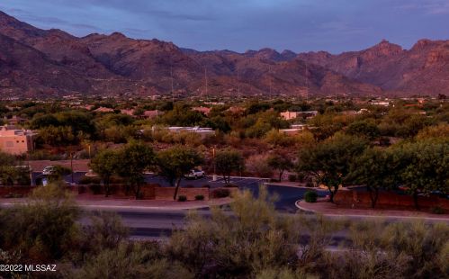 5751 Kolb Rd, Tucson AZ  39204-0871 exterior