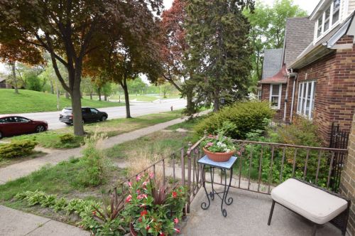 2654 16th St, Milwaukee, WI 53215-3002