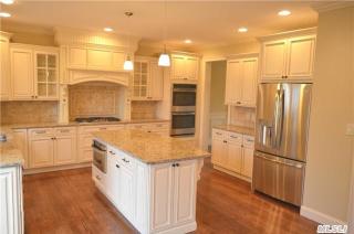 36 Candy Ln, Syosset, NY 11791-4910