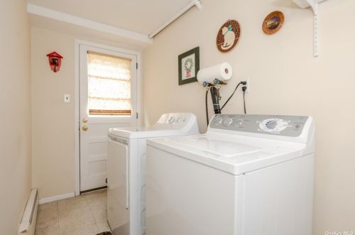 13 Dawson Dr, Valley Stream NY 11581-2939 exterior