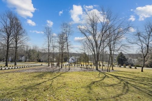 7 Deerwood Trl, Warren NJ  07059-5559 exterior