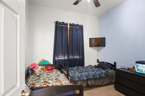 1072 La Paloma St, Turlock CA  95382-0485 exterior