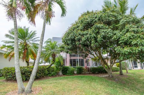 425 Fairway Lndg, Fort Pierce FL 34986-2166 exterior