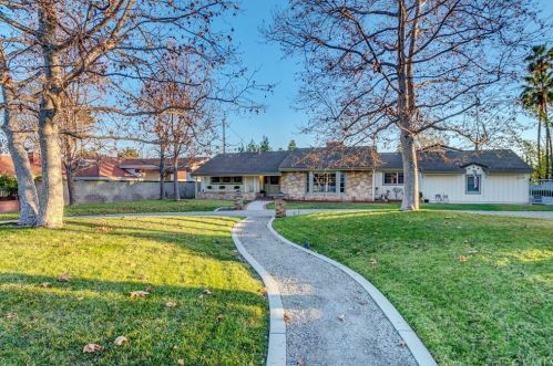 130 Las Palmas Dr, Fullerton, CA 92835-1608