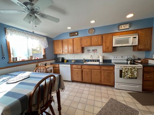 1040 Walnut Ave, Bohemia NY 11716-2176 exterior