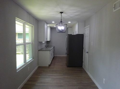 9423 Braeburn Gln, Austin TX  78729-2804 exterior