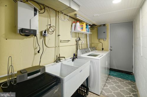 8615 Jackson St, Philadelphia PA  19136-2107 exterior