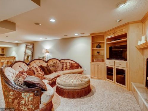 8932 Highview Ln, Saint Paul MN 55125-4921 exterior