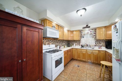 3646 9 St, Philadelphia PA 19140-4319 exterior