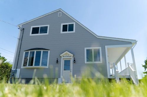 31 Briarwood Ave, Middletown, RI 02842-5805