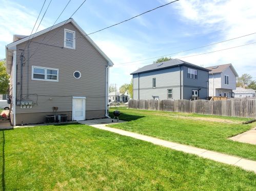 6219 Nagle Ave, Chicago IL 60638-4207 exterior