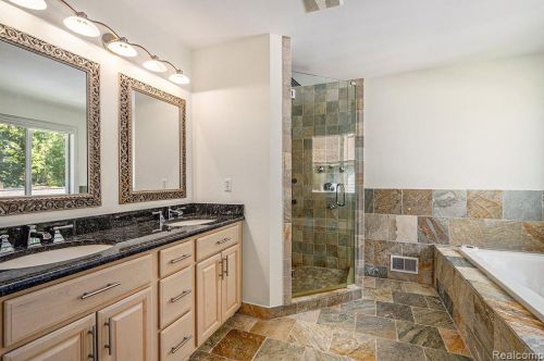 692 Appalachi St, Walled Lake MI  48390-1005 exterior