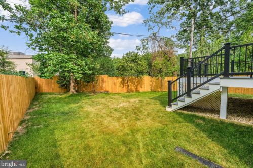 1505 Crestwood Dr, Alexandria VA  22302-2303 exterior