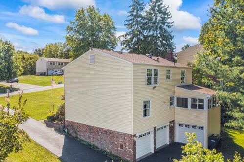 365 Lorlita Ln, Pittsburgh, PA 15241-1717