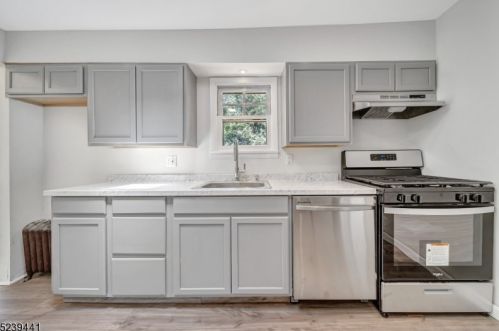 38 Highwood Rd, Parsippany NJ 07834-3202 exterior