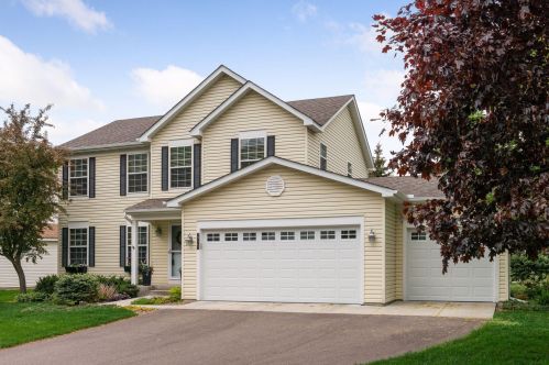 2725 Simons Dr, Chaska, MN 55318-1163